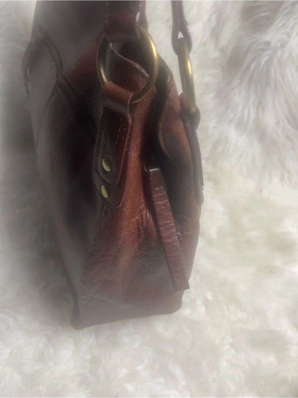 Bolo Leather Brown Medium Shoulder Bag gold tone hardwares. - Picture 5 of 14